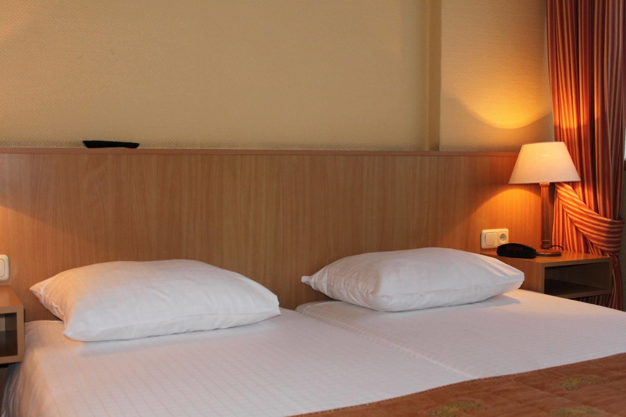 Hotel Restaurant De Zwaan Raalte Zewnętrze zdjęcie